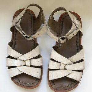 Girls saltwater sandals size 10